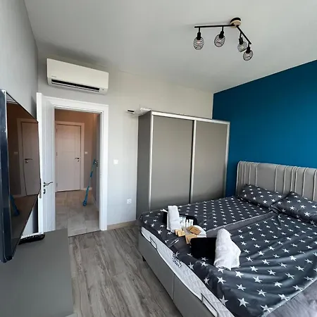 Blue -4people - View